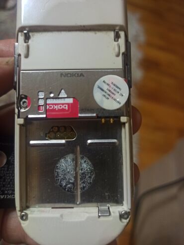 Nokia: Nokia 8000 4G