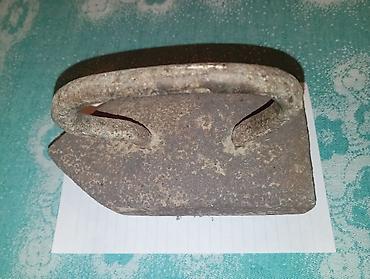 antik pullar: Antik dövrə aid tökmə metal ütü (köhnə kömür/odla qızdırılan tip). - — 2