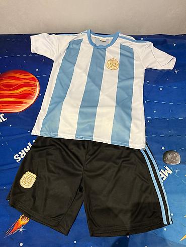 Kişi geyimləri: Futbol formaları (Dəst: Köynək və Şort) – Əla vəziyyətdə Mövcud — 2