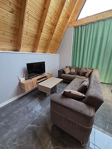 Həyət evi alıram: A-frame üslubunda modulyar dağ evi - Xarici görünüş: Üçbucaq formalı — 3