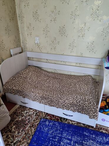 детский двухярусный кровать: Односпальная Кровать, Б/у
