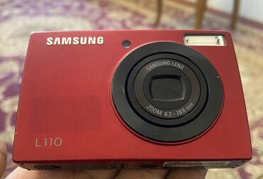 Fotokameralar: Samsung L110 rəqəmsal fotoaparatı. Qırmızı rəngdədir və yığcam dizaynı lalafo.az -da Fotokameralar: Samsung L110 rəqəmsal fotoaparatı. Qırmızı rəngdədir və yığcam dizaynı