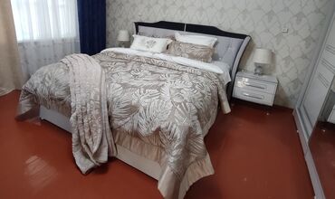remont vannoi komnaty i tualeta: Спальный гарнитур, Двуспальная кровать, Шкаф, Комод, цвет - Серый, Новый