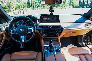 mini cooper satilir: BMW 5 Series sedan – qara metalik rəng, dinamiki və zərif dizayn — 10
