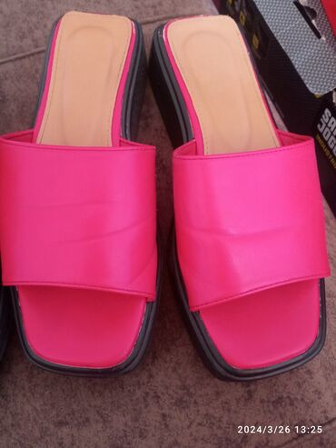 обувь женская деми: Женские обувьи, качество очень хорошее Почти новые. Две пары обуви