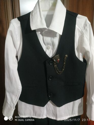 Bodi: Oğlan uşağı üçün klassik üçlük dəst - Dəst: ağ uzunqol köynək + qara