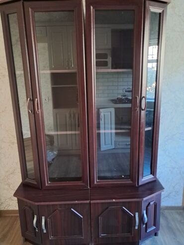 вешалки для одежды напольные оригинальные: Стеклянная витрина-шкаф