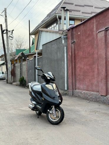 Мотоциклы и мопеды: Продам скутер 150куб расход 3литра,в хорошем состоянии цена 40т сом