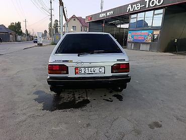 Унаа сатуу: Mazda 323: 1985 г., 1.5 л, Кол менен иштөөчү, Бензин, Хетчбек — 4