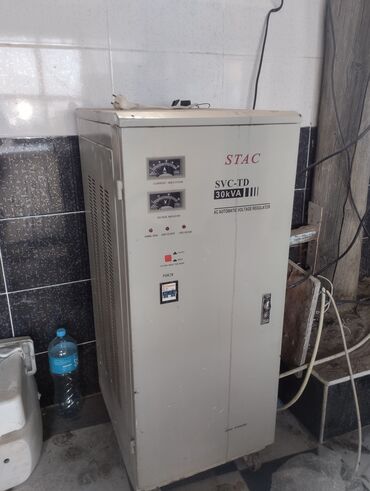 stabilzator: STAC markalı SVC-TD 30KVA modeli avtomatik gərginlik tənzimləyicisi