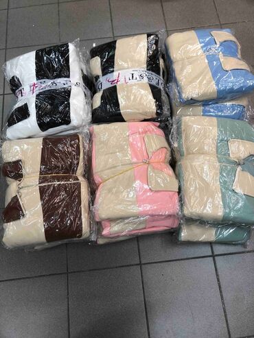 Kompleti: S.m.L.xL. 
Termo pamuk
Cena 3300 din — 1