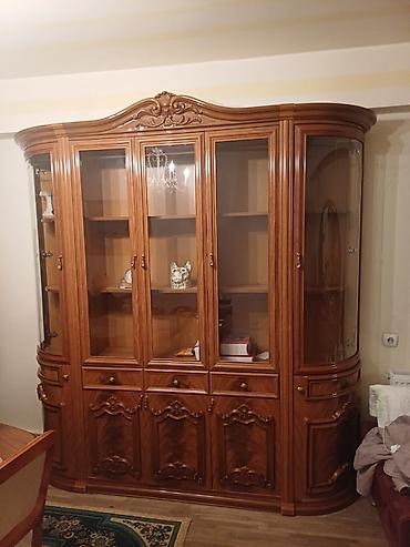 Bufetlər: Klassik üslubda iri vitrin-bufet - Material: ağac (təbii ağac — 1