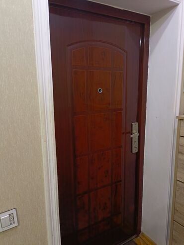 Furnitura və aksessuarlar: Mənzil üçün İşlənmiş Giriş qapısı 100x210 sm With peephole, Zəmanətsiz, Ödənişli quraşdırma, Ünvandan götürmə