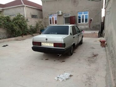 Tofas: Model: Tofas Şahin/Doğan tipli sedan (4 qapı) Rəng: Gümüşü Yanacaq — 4