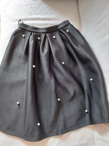 kratka plisirana suknja: M (EU 38), Mini, bоја - Crna