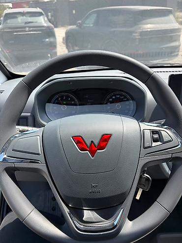 mercedes a class: Электрический фургон Wuling (W‑логотип на решётке и руле) Кузов и — 4