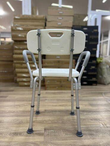 накидки на стулья: Стул для душевой кабины используется при уходе за больными в лечебном