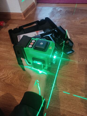уровен лазер: Строительный лазерь 
запас батарейка 
доставка бар