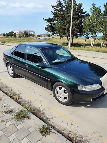 elantra qapi: Opel Vectra B sedan – tünd yaşıl rəng, 4 qapı, 5 yerlik rahat salona — 3