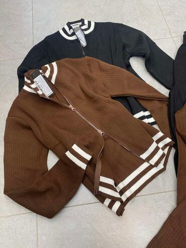 Kompleti: Twin set 🌸
Vel : ( univerzalna ) 🔝
Cena : 3500 din 🔥 na lalafo.rs — 4 Kompleti: Twin set 🌸
Vel : ( univerzalna ) 🔝
Cena : 3500 din 🔥 — 4