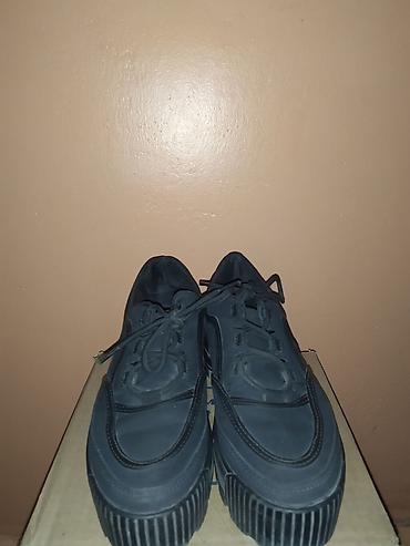 Продавцы-консультанты: Эти все женские обуви восемь пар за 5000 сом все в хорошем состоянии — 19