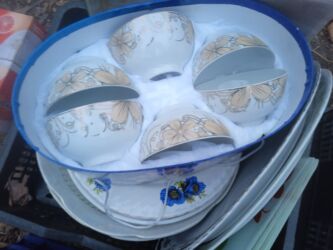 кухонный разделочный стол: Продаю всё что нужно для дома не дорого звоните