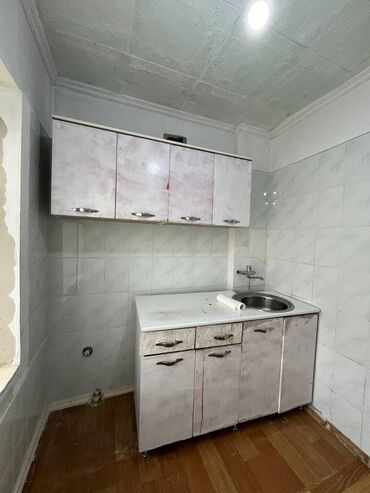 квартира в бишкеке с подселением: 2 бөлмө, 48 кв. м, Жеке план, 2 кабат, Косметикалык ремонт