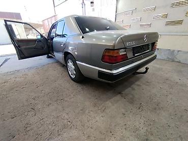 Mercedes-Benz: Mercedes-Benz W124: 1992 г., Механика, Бензин, Седан — 5