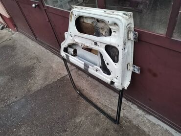 Auto delovi: Vrata zadnja desna Lada 2105,2107 Riva u beloj boji broj 3. Vrata su — 13