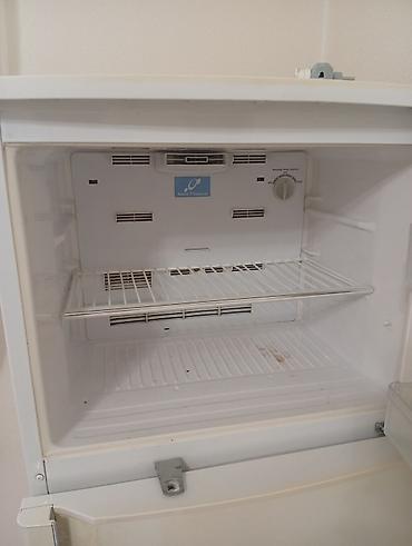mini soyuducu: İşlənmiş 2 qapılı Hitachi Soyuducu Satılır, rəng - Bej, Təkərli — 5