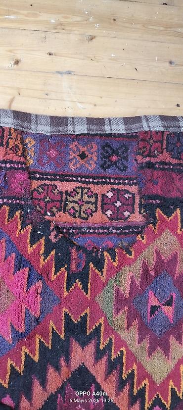 pul sekli: 2 eded qedimi kilim munasib qiymete satılır. Birinin şekilde — 3
