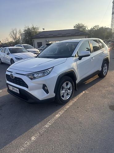 range rover 2011: Toyota RAV4: 2021 г., Кроссовер — 2
