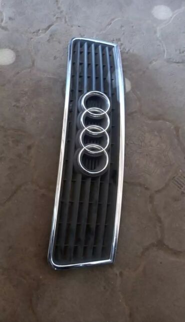 установка аудио: Решетка радиатора Audi 2002 г., Оригинал, Германия
