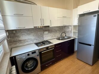 Qonaq otağı dəstləri: Metbex mebeli 450 manat.Ideal veziyyetde.Olcu 3 metr.Ustunde qaz moyka