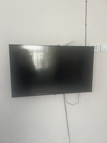 lcd мониторы: Телевизор с плоской панелью, диагональ ориентировочно 40–43"