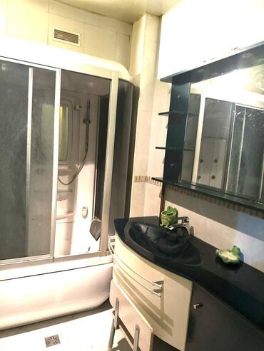 Uzunmüddətli kirayə mənzillər: Mənzil kirayə verilir. Şəhərin mərkəzində Metro "İçərişəhər" — 6