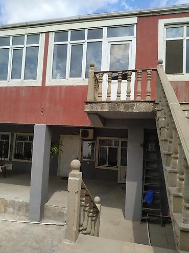 gencede ev: Satışa təqdim olunur: ikimərtəbəli həyət evi Xüsusiyyətlər: - Geniş — 1