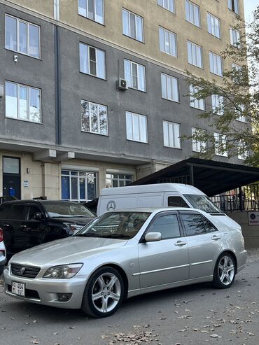 продаю скутер срочно: Toyota Altezza: 2003 г., 2 л, Автомат, Бензин, Седан