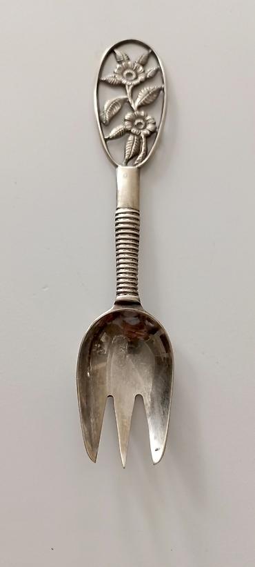 it səkilləri: Gümüş tonlu metal salat qaşığı (spork) - Üç dişli qaşıq ucu: həm — 4