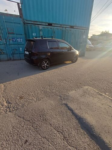 расрочкага машина берилет: Honda Fit: 2002 г., 1.3 л, Автомат, Бензин, Хэтчбэк