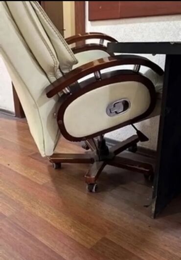 tek yatag: Təkərli, Qolları tənzimlənmir, Süni dəri