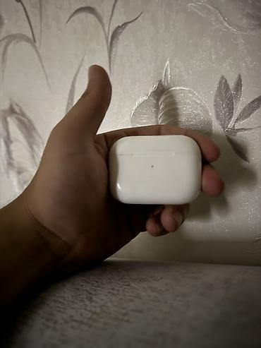 Техника и электроника: Apple AirPods 1 ( origanildi) Xüsusiyyətlər: - Kompakt, ağ rəngli — 1