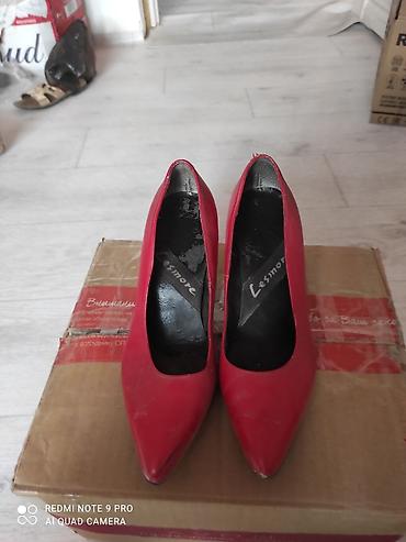 Туфли: Листайте, туфли все 35размера, на каблуках, на худую ногу. самовывоз — 8