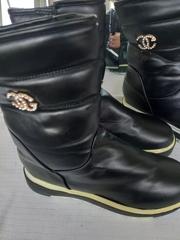 Zərgərlik dəstləri: Dəstə daxildir: Üzük, Sırğa, Sep — 12