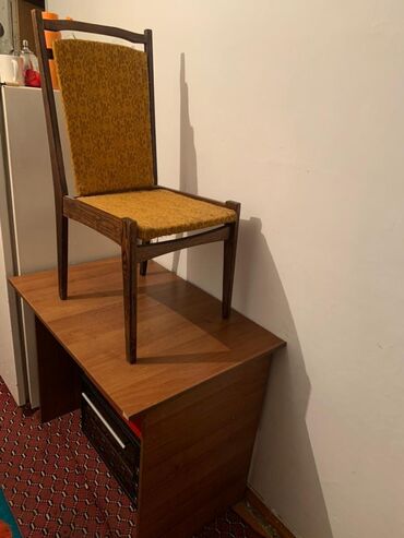 отдам мебель: Комплект стол и стулья Школьный, Б/у