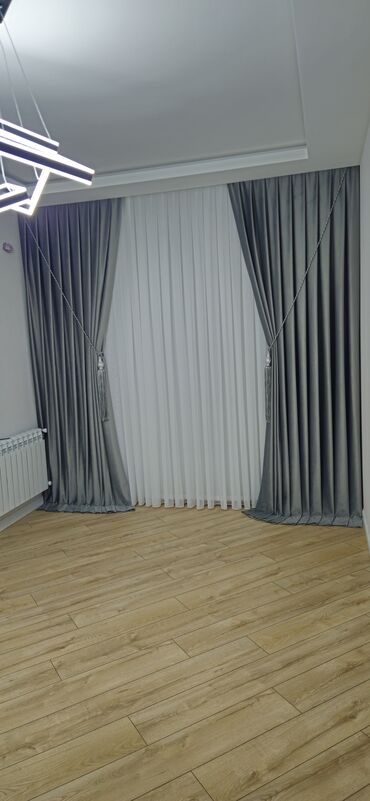 Parçalar: Ağ rəngli, nazik, şəffaf parçadır. Üzərində həndəsi naxışlar var — 19