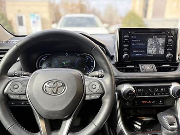 Toyota: Toyota RAV4: 2021 г., 2.5 л, Автомат, Гибрид, Внедорожник — 7