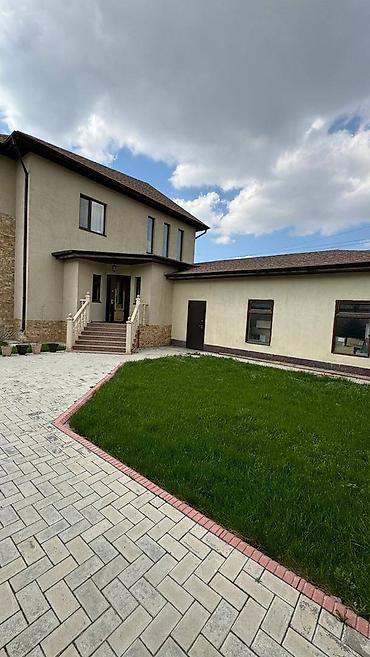 Продажа коттеджей и домов: Продается 2-х эт. дом + цокольный этаж Район Киргизия-1 Зем. участка - — 3