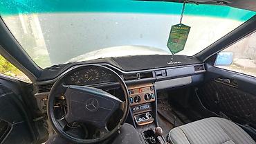вмятина: Mercedes-Benz W124: 1988 г., 2.3 л, Механика, Бензин, Седан — 5