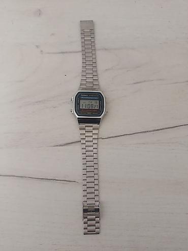 sat casio: Casio digitalni ručni sat – model sa metalnom narukvicom i — 1